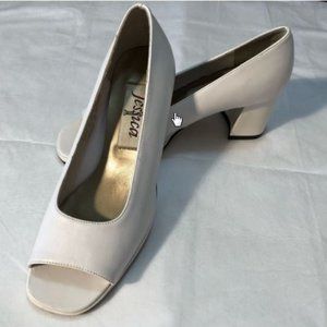 White Faux Leather Toeless Chunky Heel Shoe Size 6